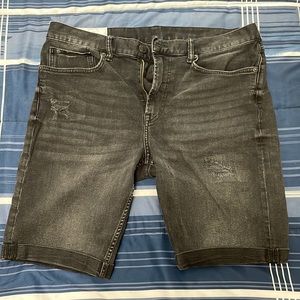 BLACK DENIM SHORTS